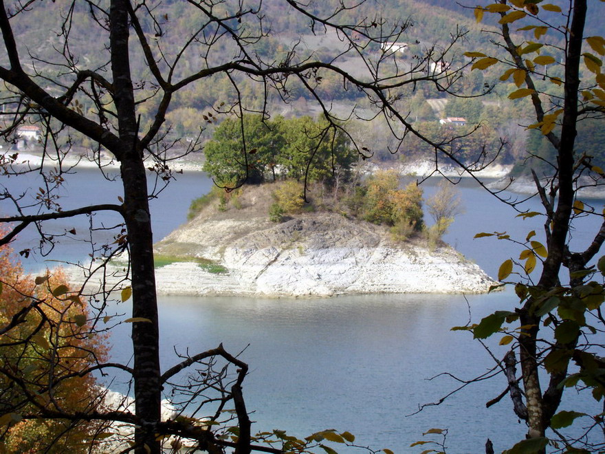 Un giro intorno al Lago del Salto